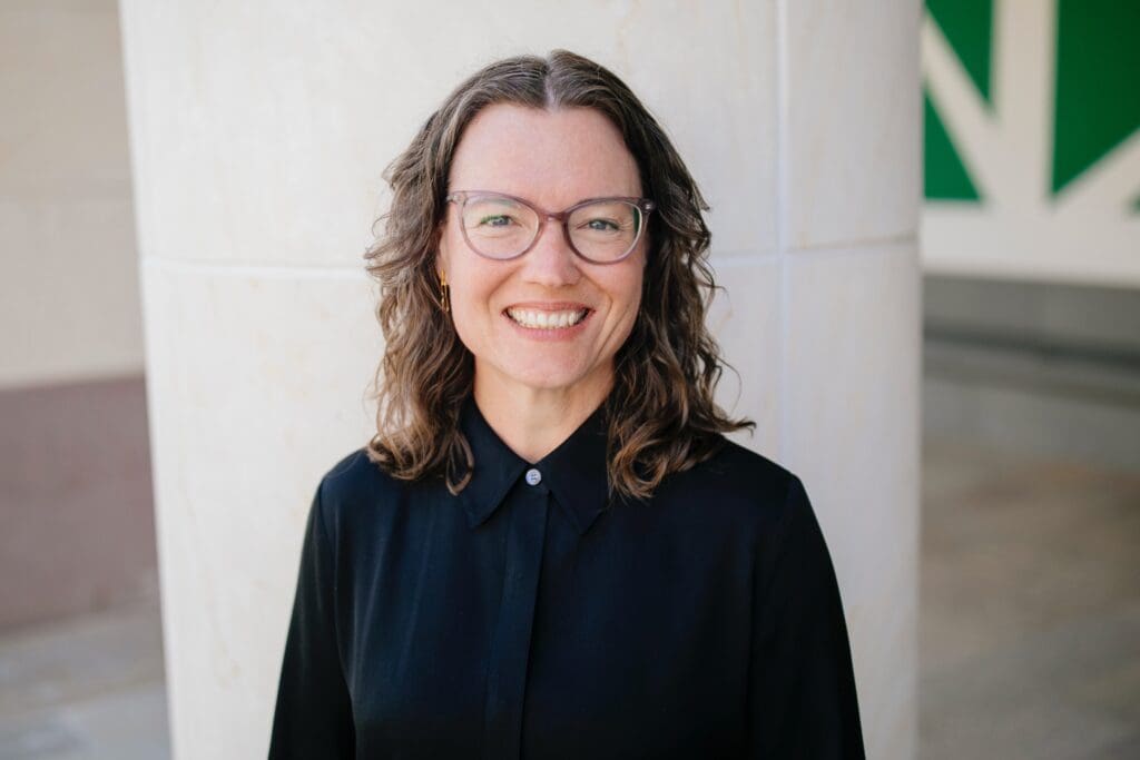 Carrie Lou Bloom's Headshot